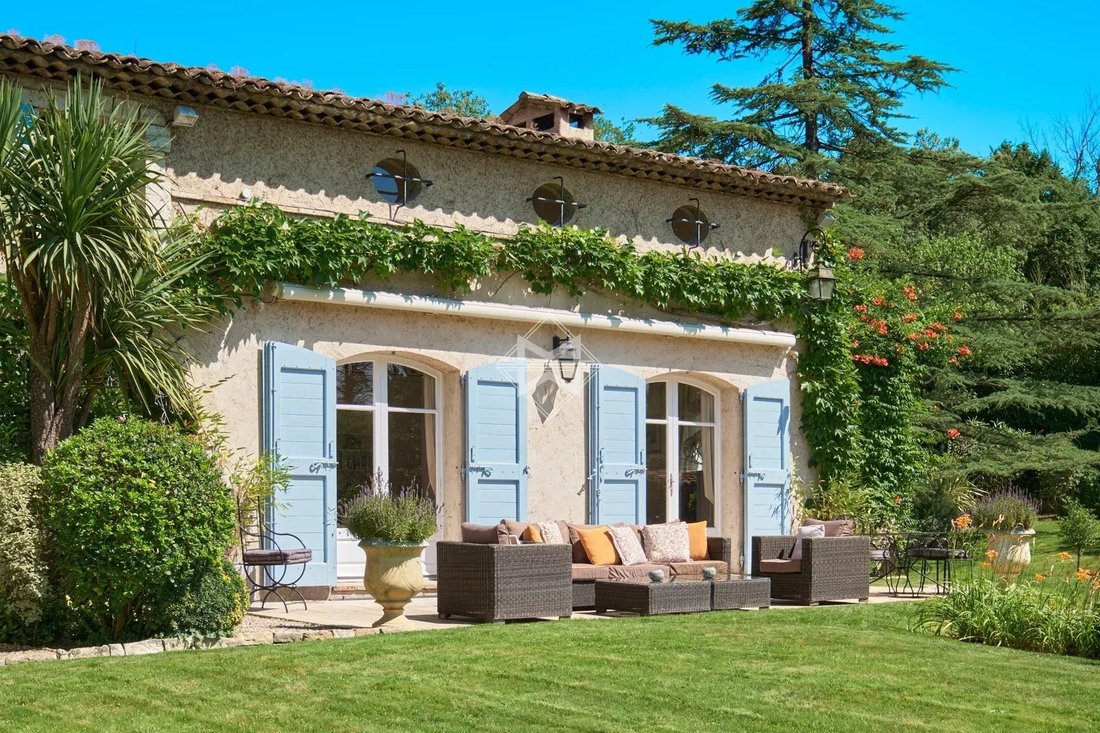 Villa in Châteauneuf-Grasse, Provence-Alpes-Côte d'Azur, France 2 - 14493305