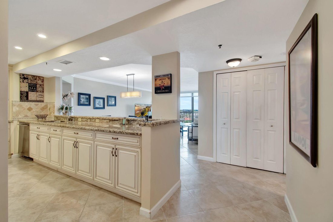 Condo in Boca Raton, Florida, United States 5 - 18528806