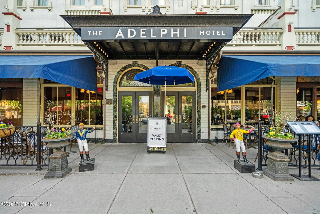 Condo in Saratoga Springs, New York, United States 2 - 18528257