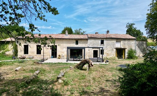 Villa in Prignac-et-Marcamps, Nouvelle-Aquitaine, France 1