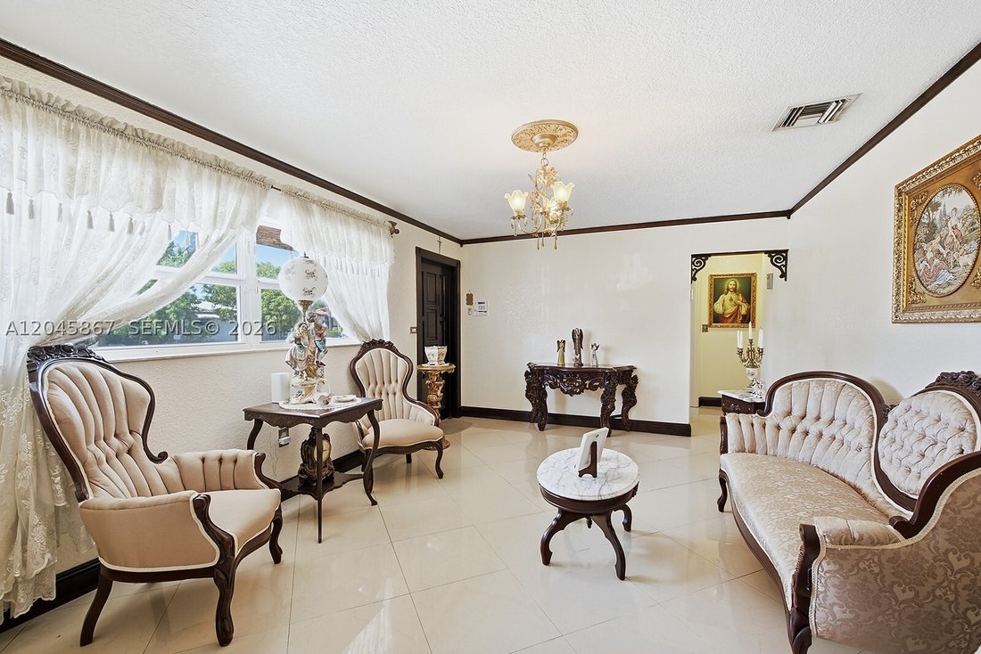 House in Hialeah, Florida, United States 4 - 18528858