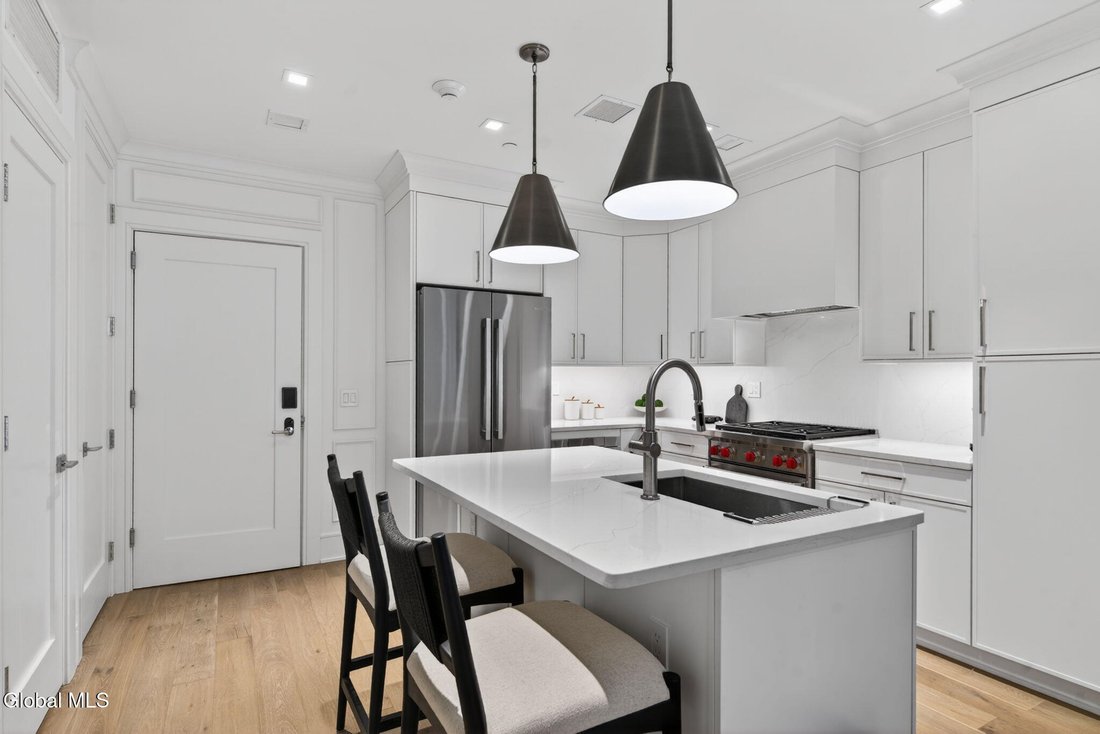 Condo in Saratoga Springs, New York, United States 4 - 18528229