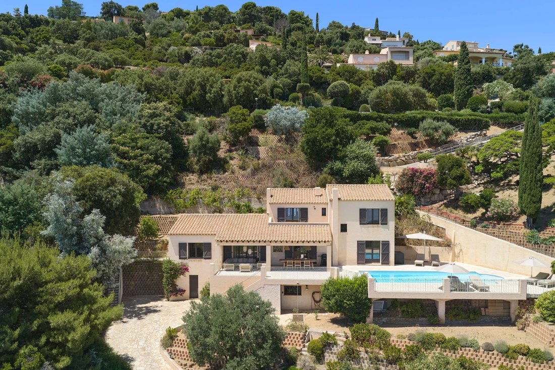 Villa in Nord, Cavalaire-sur-Mer, France 1 - 18526551