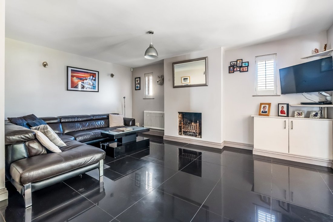 Chalet in Abbotswood, Guildford, England 4 - 18525987