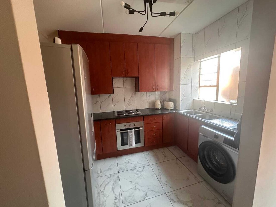 Townhouse in City of Ekurhuleni Metropolitan Municipality, Gauteng, South Africa 3 - 18529973