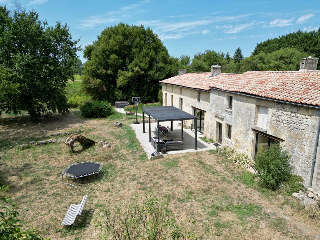 Villa in Prignac-et-Marcamps, Nouvelle-Aquitaine, France 3 - 18526127