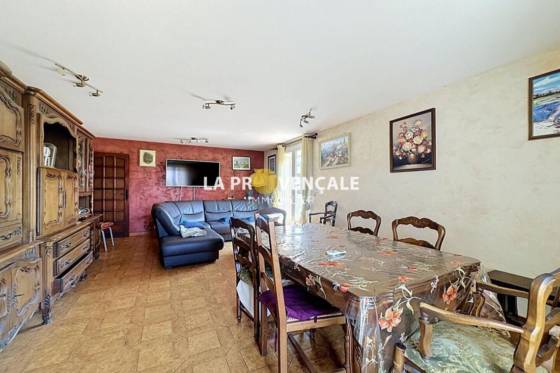Villa in Trets, Provence-Alpes-Côte d'Azur, France 4 - 18526360