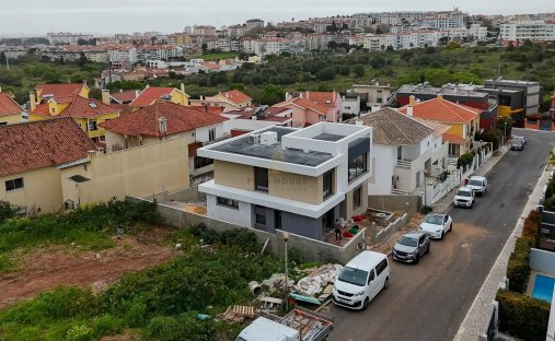 House in Carcavelos e Parede, Lisbon, Portugal 1