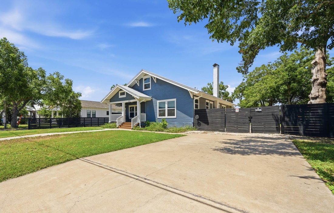 House in Lockhart, Texas, United States 3 - 18530484