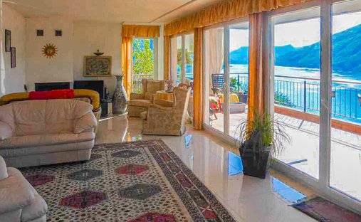 Villa in Bissone, Ticino, Switzerland 1