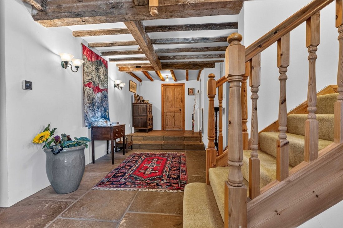 Potterspury, England 3 - 18530767