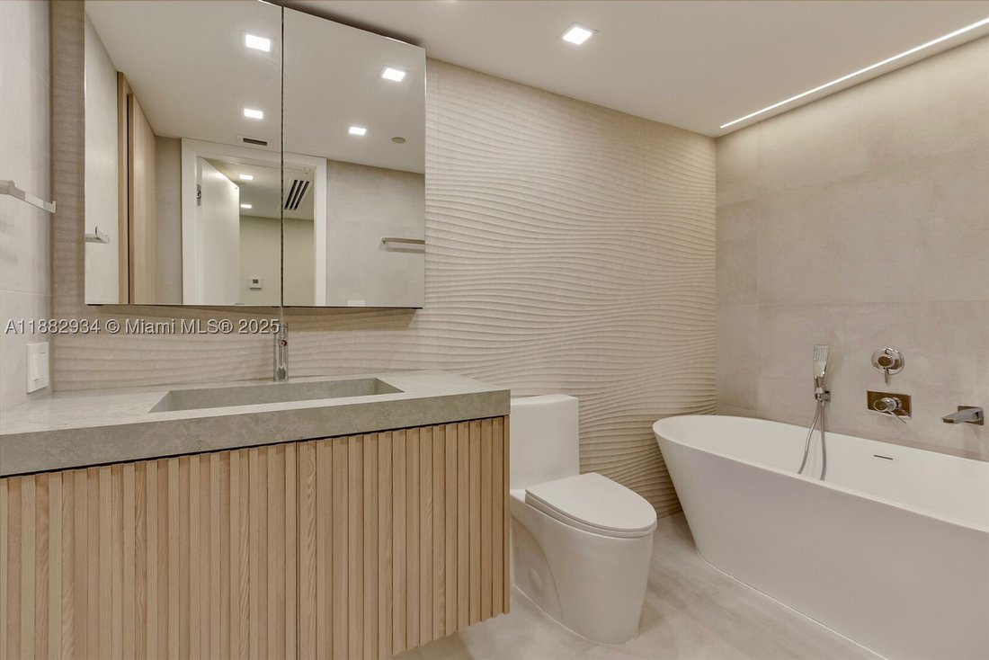 Condo in Miami Beach, Florida, United States 5 - 16638372