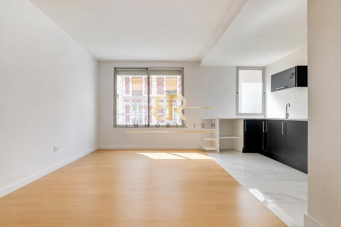 Apartment in Lorette-Martyrs, Paris 9e Arrondissement, Paris 3 - 18530748
