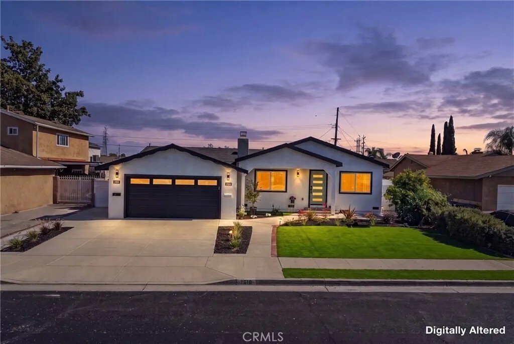 Buena Park, California, United States 1 - 18530754
