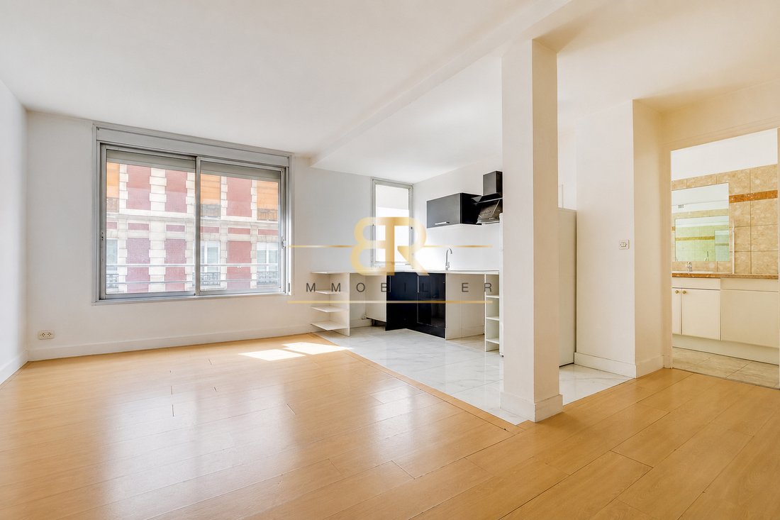Apartment in Lorette-Martyrs, Paris 9e Arrondissement, Paris 1 - 18530748