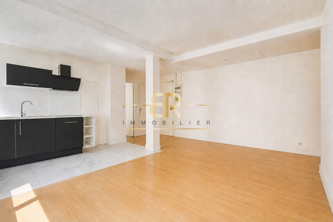 Apartment in Lorette-Martyrs, Paris 9e Arrondissement, Paris 4 - 18530748