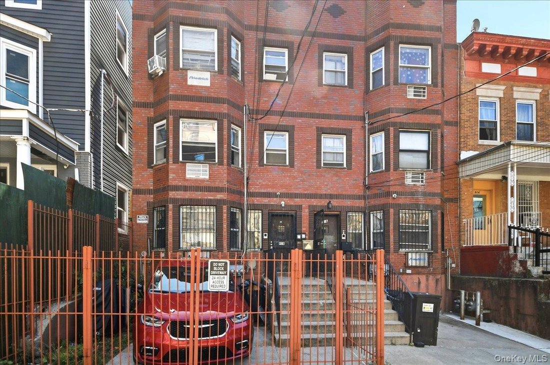 House in New York, New York, United States 1 - 18530897