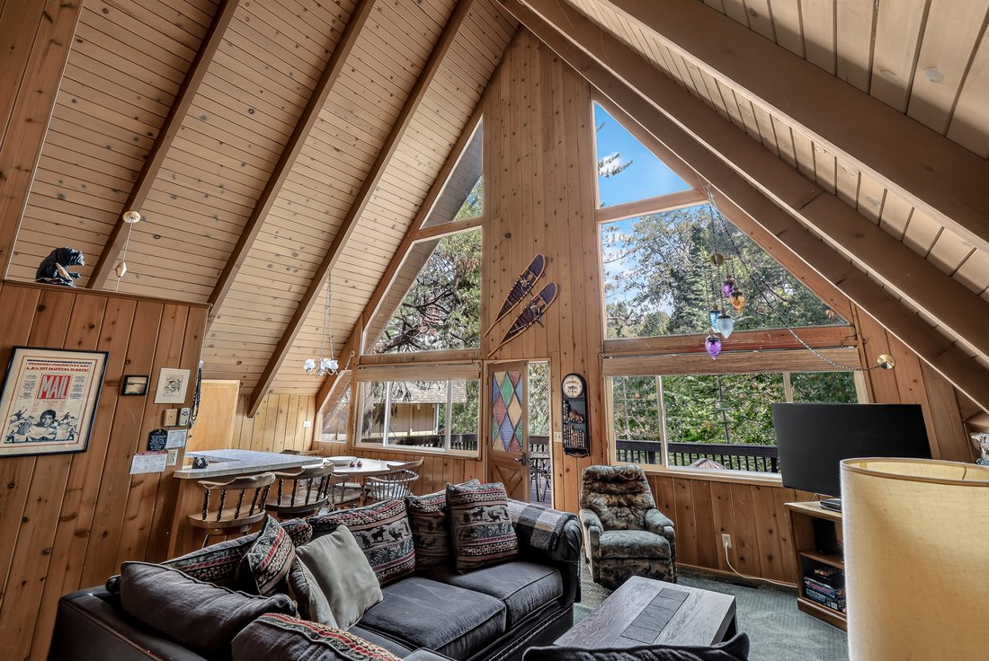 Lake Arrowhead, California, United States 2 - 18531014