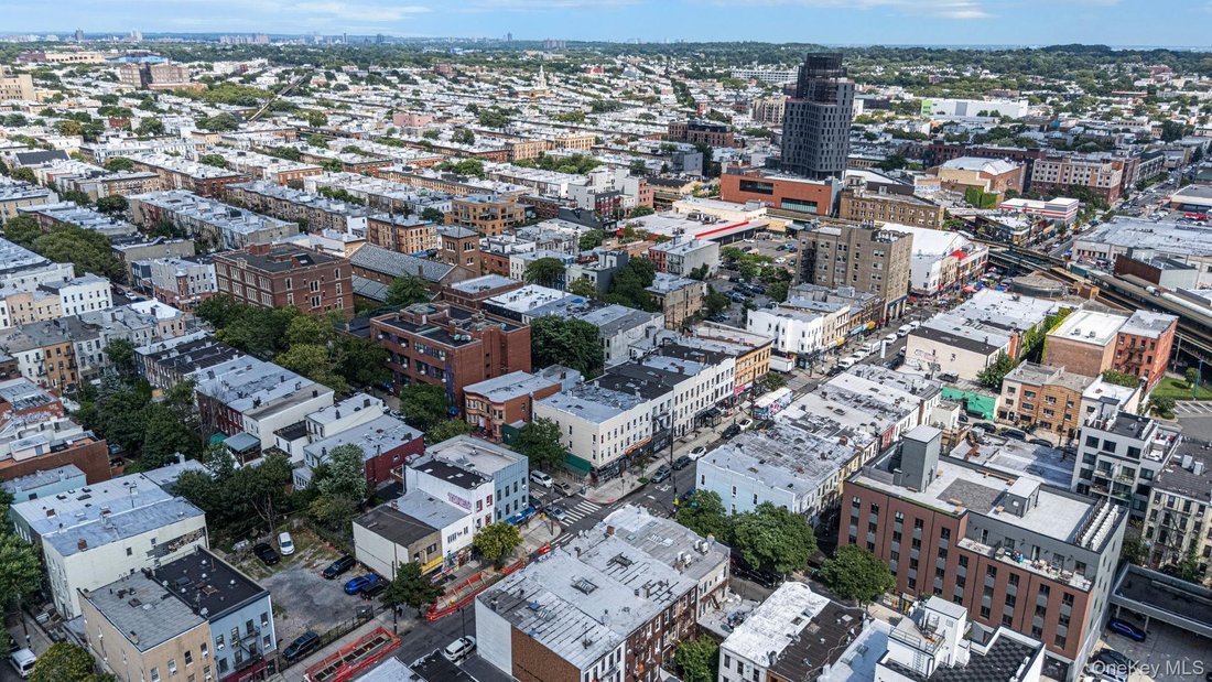 New York, New York, United States 2 - 18530886