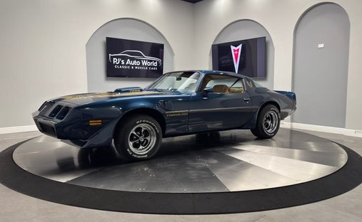 4.9L V8  Cold A/C  Twilight Blue Metallic Exterior! in Clearwater, United States 1