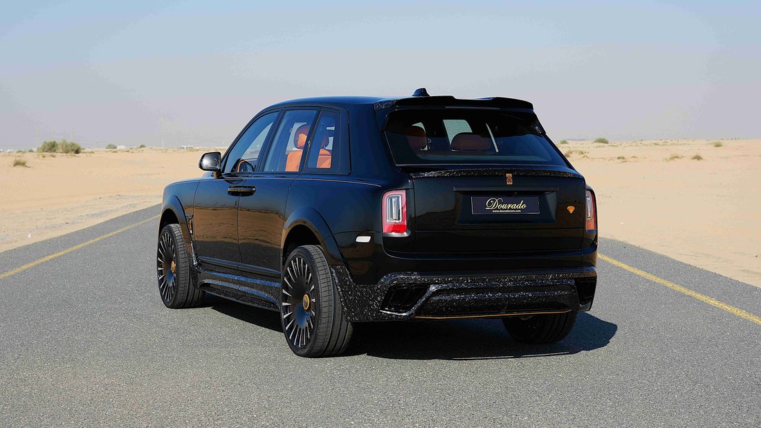 Suv in Dubai, United Arab Emirates 4 - 18531157
