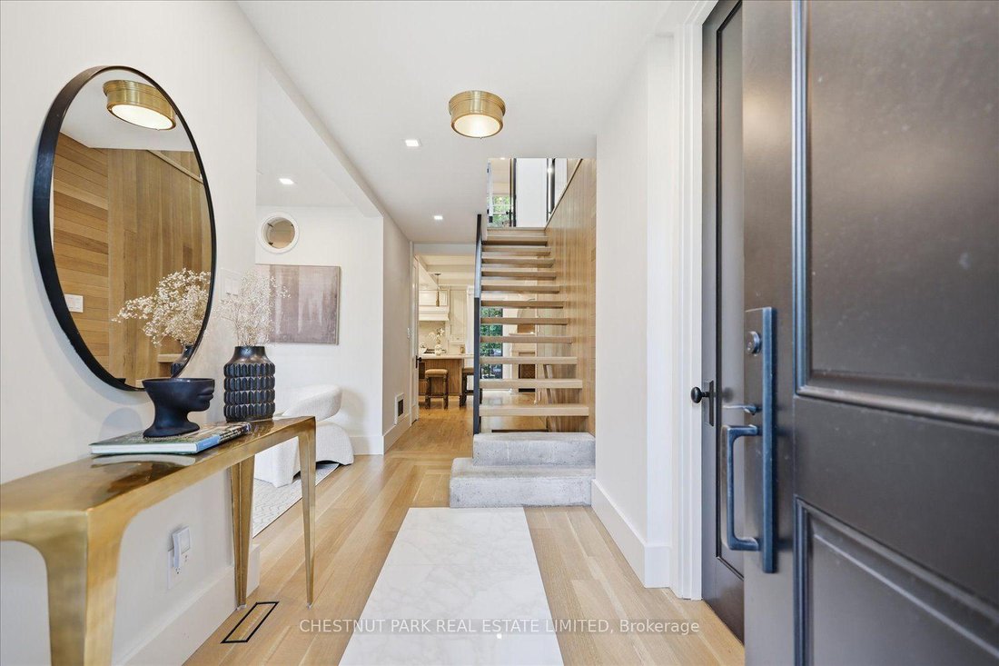House in Toronto, Ontario, Canada 5 - 18393072