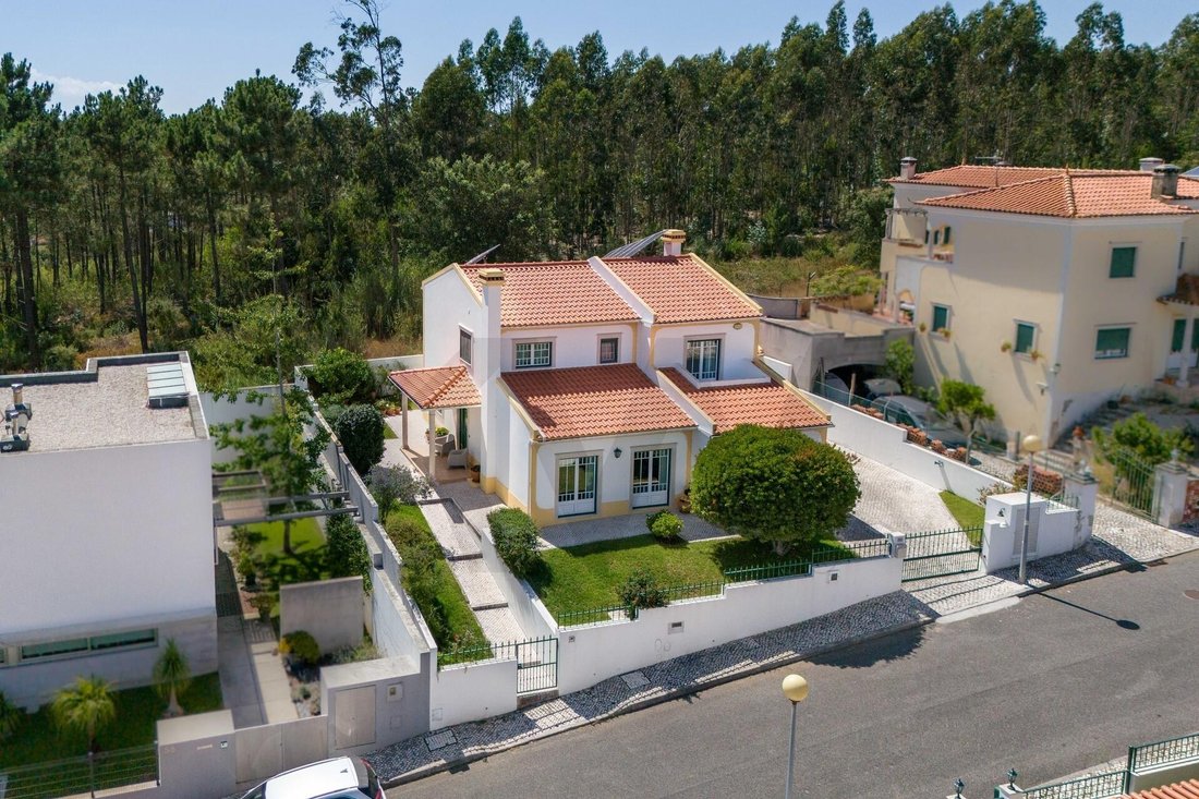 Maison de ville à Santo Onofre e Serra do Bouro, Leiria, Portugal 1 - 18531112