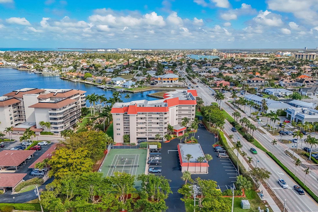 Condo in Marco Island, Florida, United States 3 - 18531494