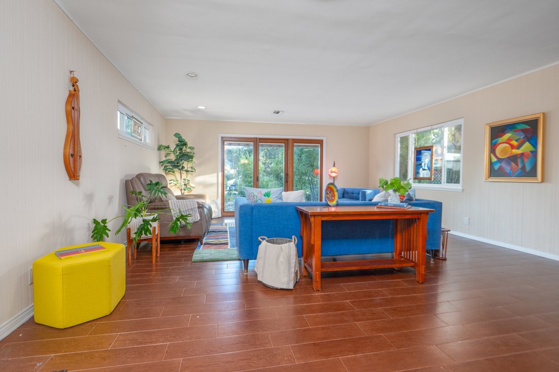 Claremont, California, United States 4 - 18531483