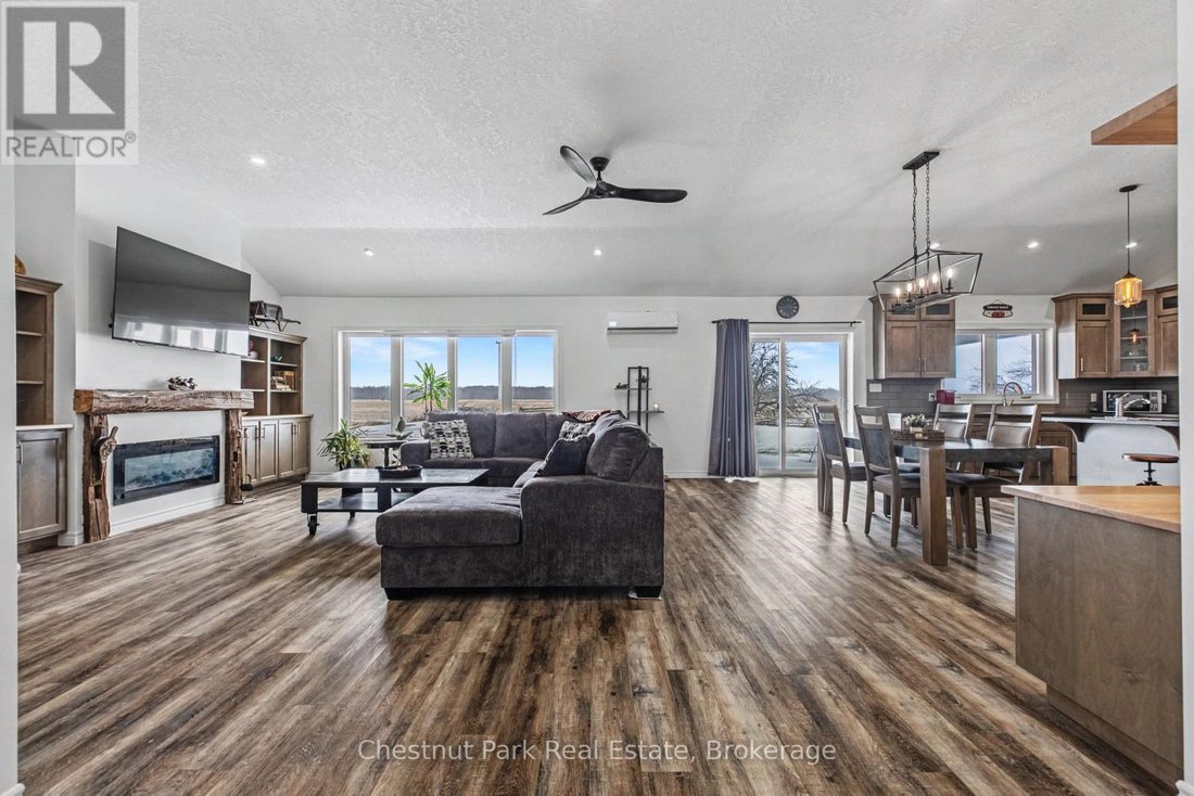 House in Kincardine, Ontario, Canada 5 - 18531214