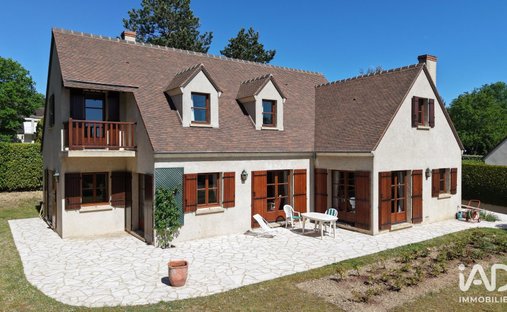 House in Mousseaux-sur-Seine, Ile-de-France, France 1