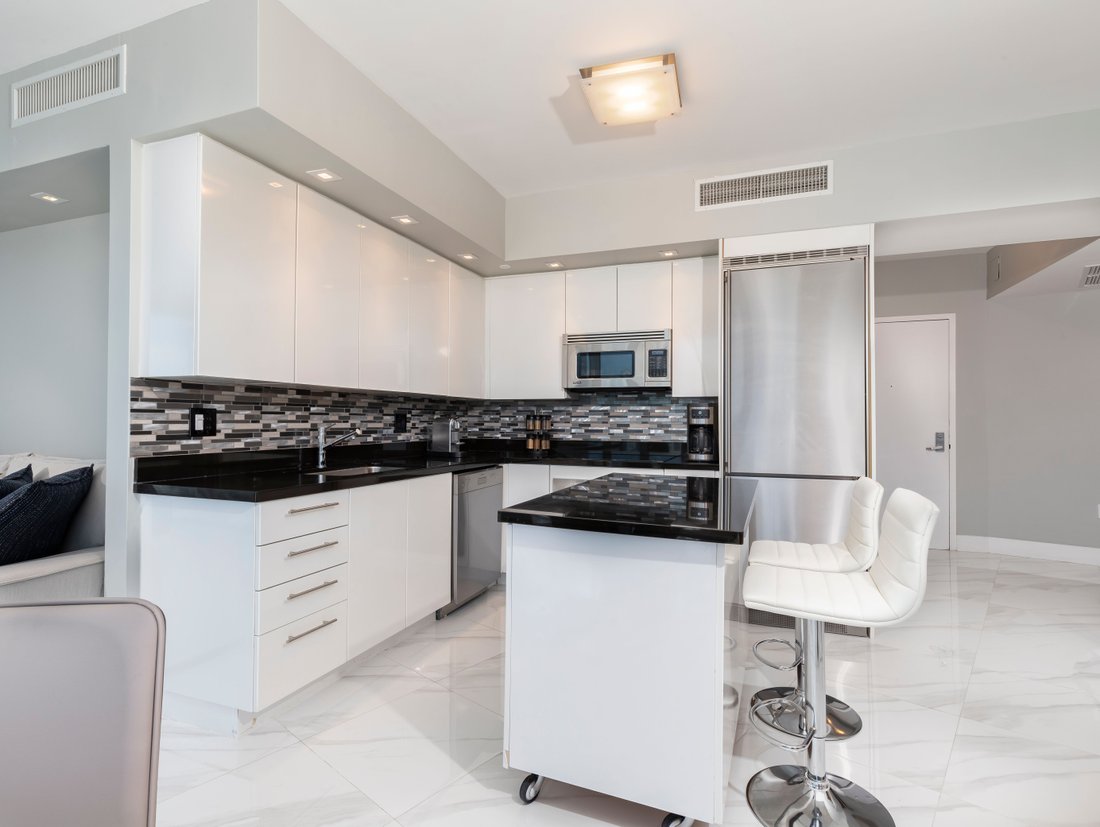 Condo in Miami, Florida, United States 3 - 18531296