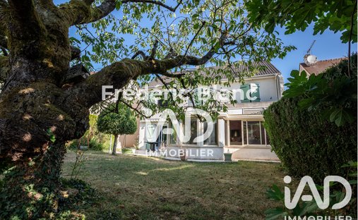 House in Ouest, Igny, France 1