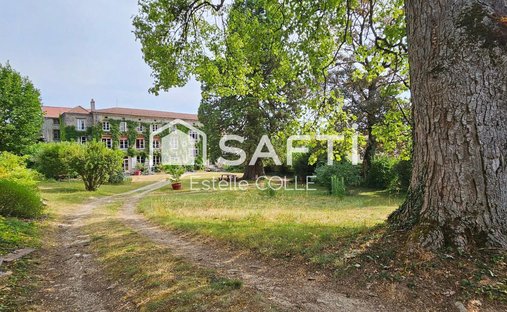 House in Ouest, Mirecourt, France 1