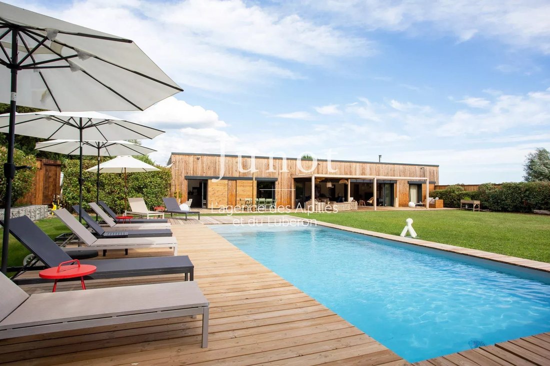 Villa in Paradou, Provence-Alpes-Côte d'Azur, France 1 - 13686956