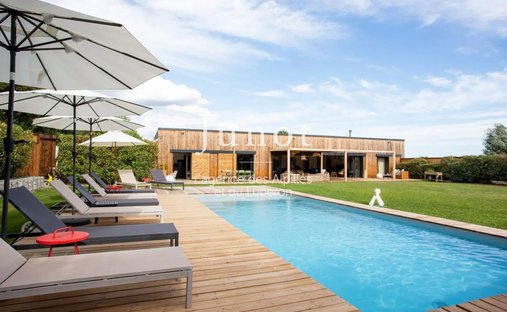 Villa in Paradou, Provence-Alpes-Côte d'Azur, France 1
