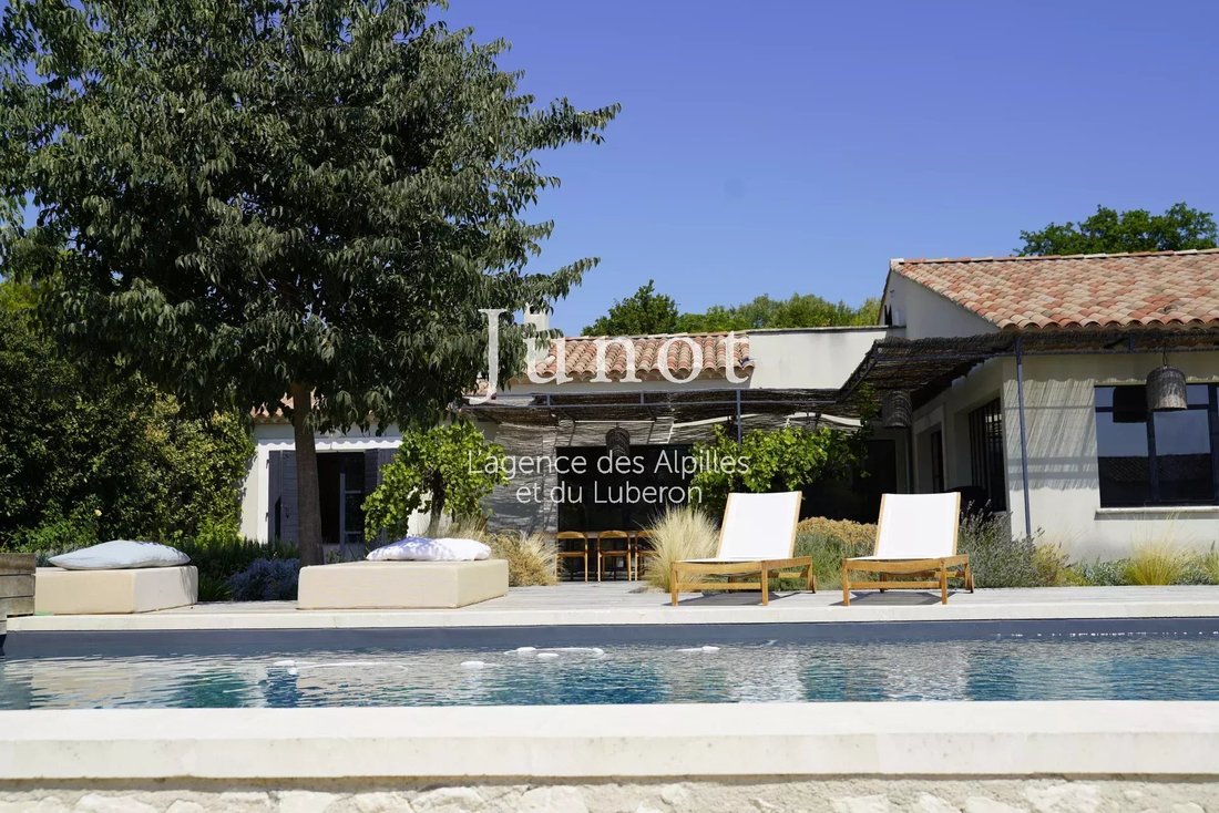 Villa in Saint-Rémy-de-Provence, Provence-Alpes-Côte d'Azur, France 1 - 13688261