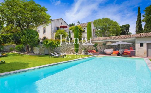 Country House in Saint-Rémy-de-Provence, Provence-Alpes-Côte d'Azur, France 1