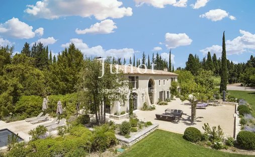 Country House in Saint-Rémy-de-Provence, Provence-Alpes-Côte d'Azur, France 1