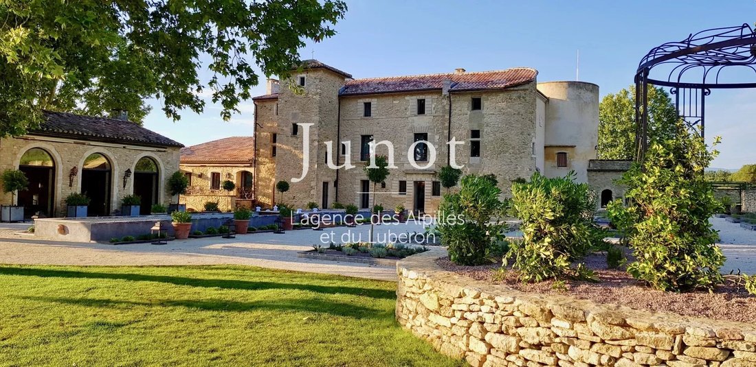 Country House in Bonnieux, Provence-Alpes-Côte d'Azur, France 2 - 13688027