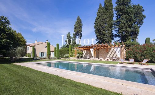 Country House in Plan-d'Orgon, Provence-Alpes-Côte d'Azur, France 1