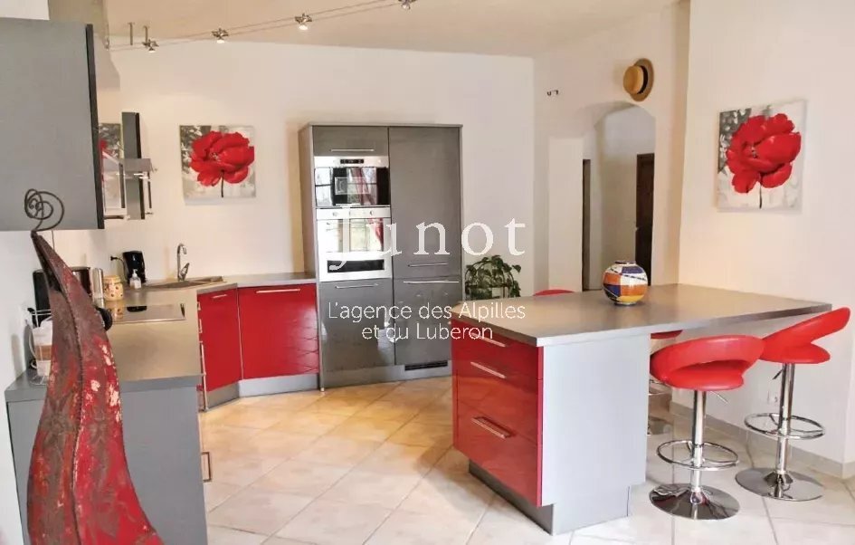 House in Velorgues-Petit Palais, L'Isle-sur-la-Sorgue, France 3 - 13686853