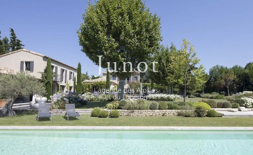 Country House in Hôtel de Ville-Planchette, Levallois-Perret, France 1