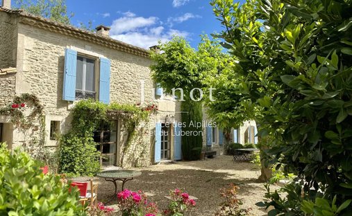 Country House in Saint-Etienne-du-Grès, Provence-Alpes-Côte d'Azur, France 1