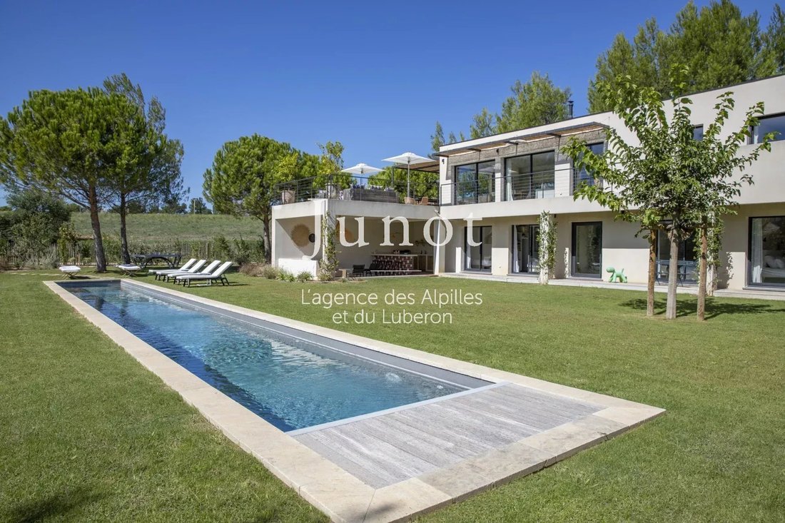 Villa in Saint-Rémy-de-Provence, Provence-Alpes-Côte d'Azur, France 1 - 13686881