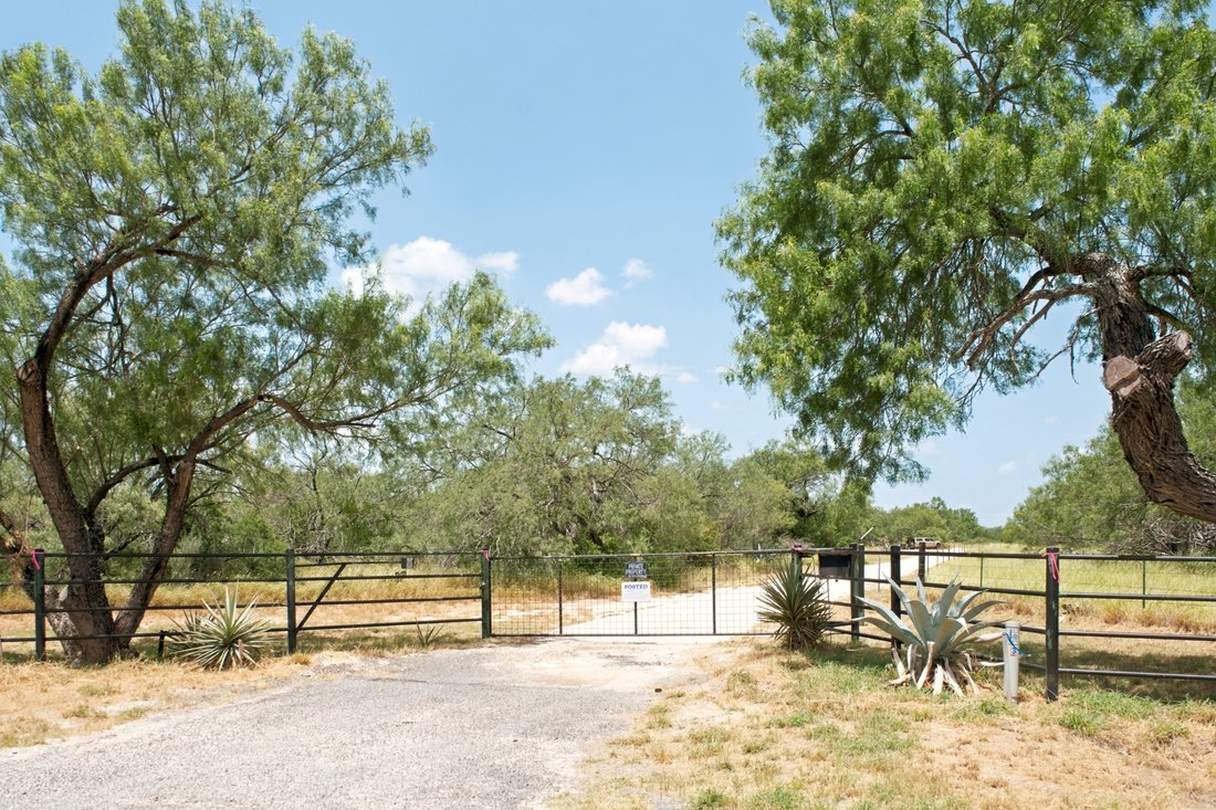 Farm Ranch in Carrizo Springs, Texas, United States 1 - 18531473