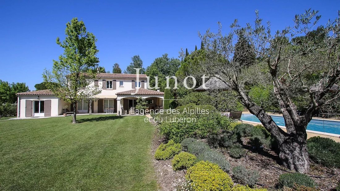 Villa in Saint-Rémy-de-Provence, Provence-Alpes-Côte d'Azur, France 2 - 13686941