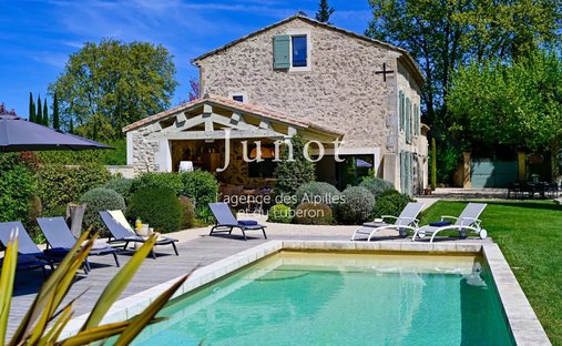 Country House in Saint-Rémy-de-Provence, Provence-Alpes-Côte d'Azur, France 1