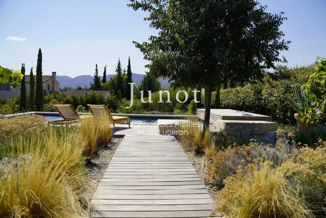 Villa in Saint-Rémy-de-Provence, Provence-Alpes-Côte d'Azur, France 2 - 13688261