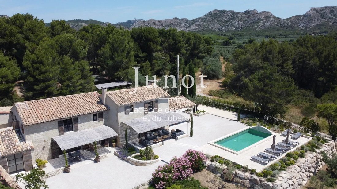 Country House in Les Baux-de-Provence, Provence-Alpes-Côte d'Azur, France 1 - 13687912